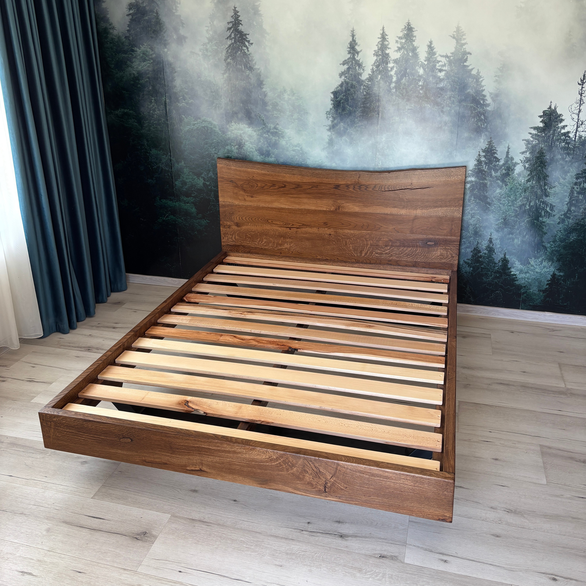 Minimal lebegő ágy pácolt tölgyfából